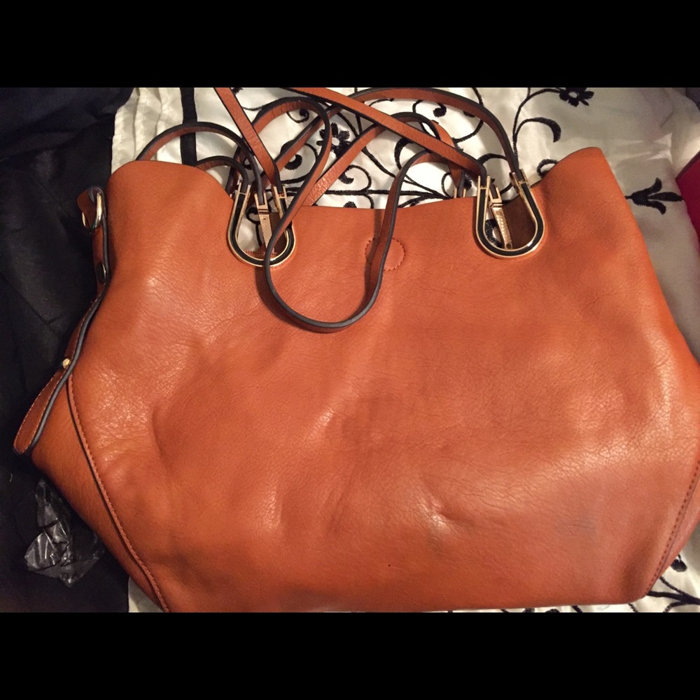 Strap tote purse